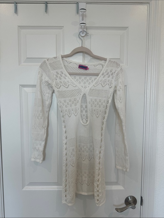 Edikted Dresses & Skirts - Edikted Cream Long Sleeve Crochet V‑Neck Knit Coverup Dress